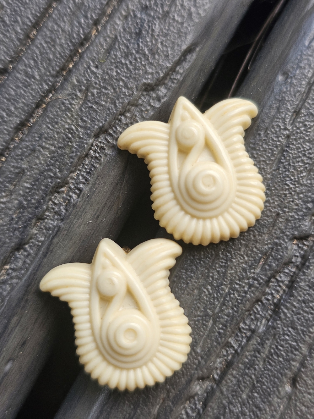 Vintage 1982 Avon "Gracious Tulips" Cream Earrings — Faux Ivory Carved Plastic